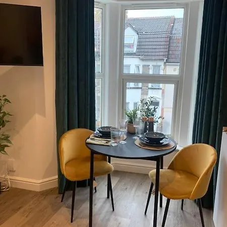 Apartment Alto - Lovely 2 Bedroom Serviced By Mint