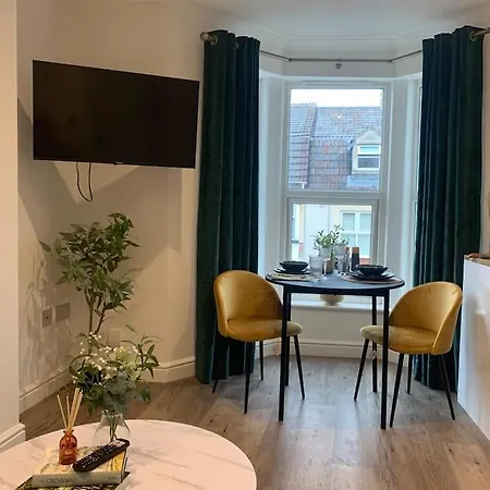 Alto - Lovely 2 Bedroom Serviced By Mint *