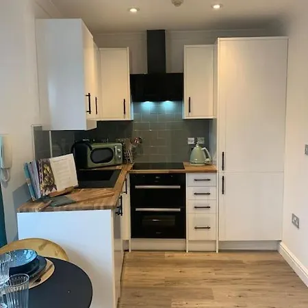 Alto - Lovely 2 Bedroom Serviced By Mint Daire *